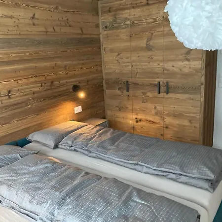 公寓 Riverside Astoria 3-5 Parterre-whg By Interhome *